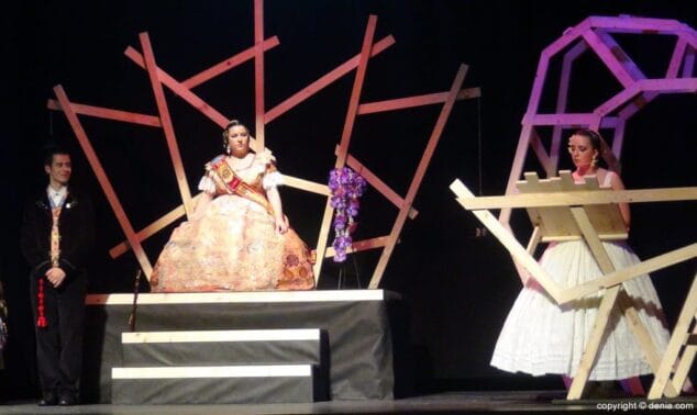 28 Presentación Falla Diana 2016 Presentadora