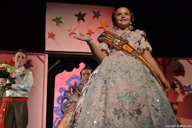 Los juegos de Míriam se convierten en realidad en su presentación como fallera mayor infantil de Les Roques 43 43 Presentación infantil Les Roques Alejandra Pastor