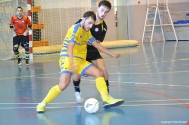 Blai protegiendo el balón
