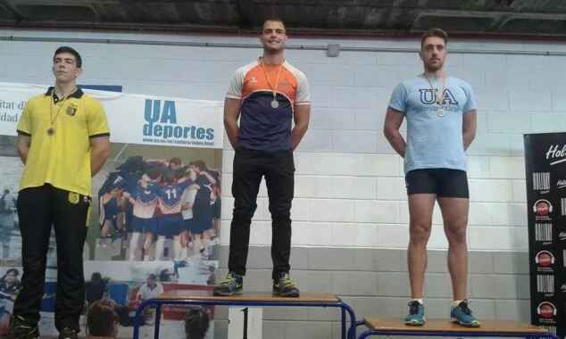 Carlos Mañas del Real Club Náutico Dénia se proclamó campeón autonómico de Remoergonómetro 8 Carlos Mañas en lo más alto del podio