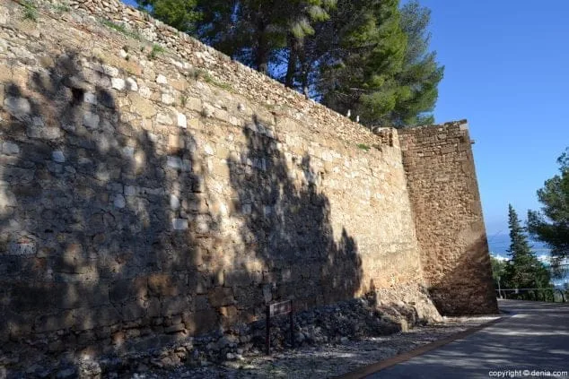 Murs du château de Dénia du XVIIIe siècle