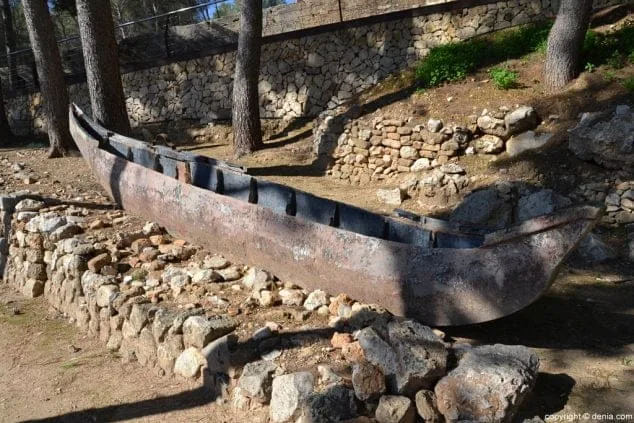Canoë du château de Dénia utilisé dans l'enregistrement d'un film à Dénia