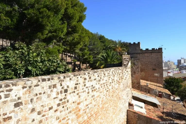 Castillo de Dénia - la Torre del Consell desde el Cos de Guardia