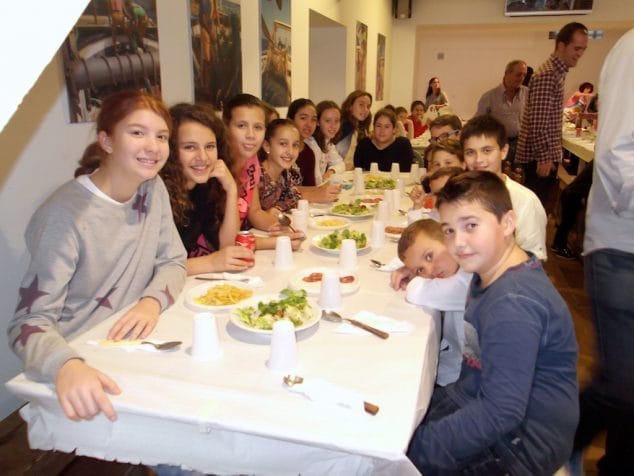 Comida de la xicalla de Baix la Mar