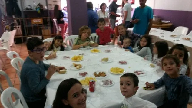 La falla Campaments prepara una cena de gala para conmemorar su 25 aniversario 3 Comida en Campaments