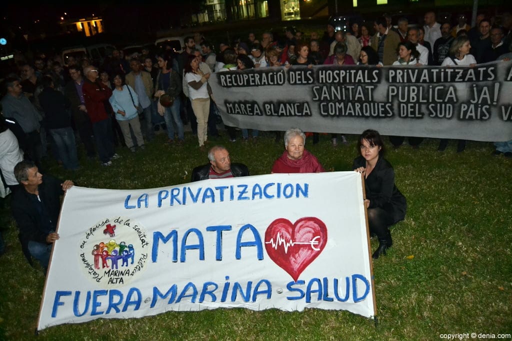 Concentración de protesta en el Hospital de Dénia