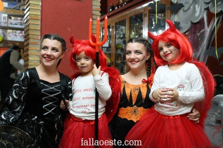 Disfraces de Halloween en la falla Oeste
