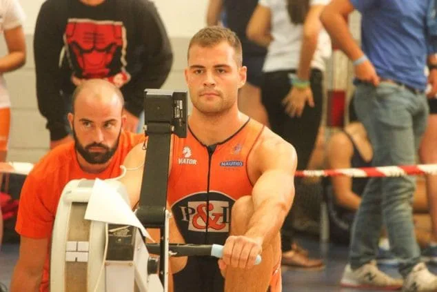 Carlos Mañas del Real Club Náutico Dénia se proclamó campeón autonómico de Remoergonómetro 4 El remero del RCN Dénia durante la prueba