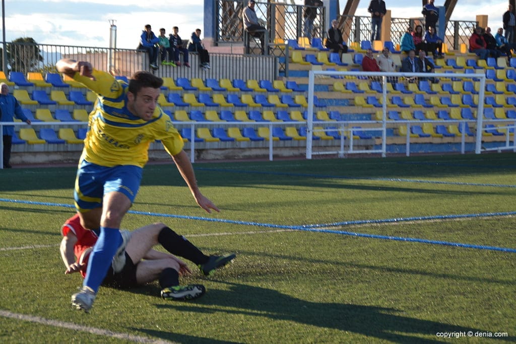 Duelo de gallitos entre la UE Gandia y el CD Dénia 1 Ferrán es duda para jugar ante la UE Gandia
