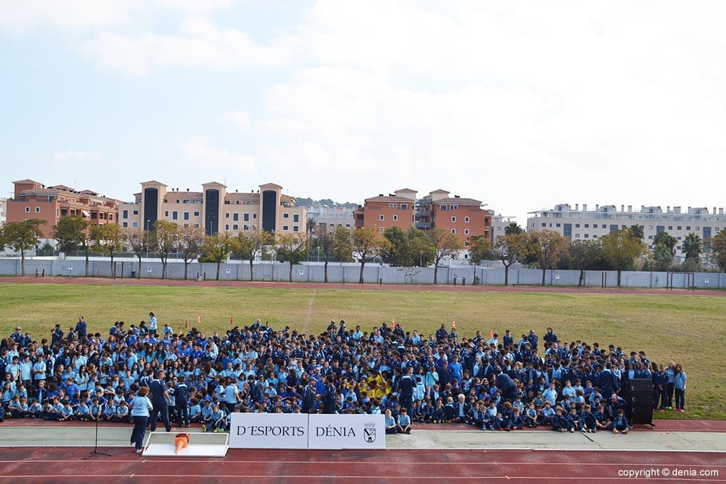 Formación conjunta de las 17 escuelas deportivas