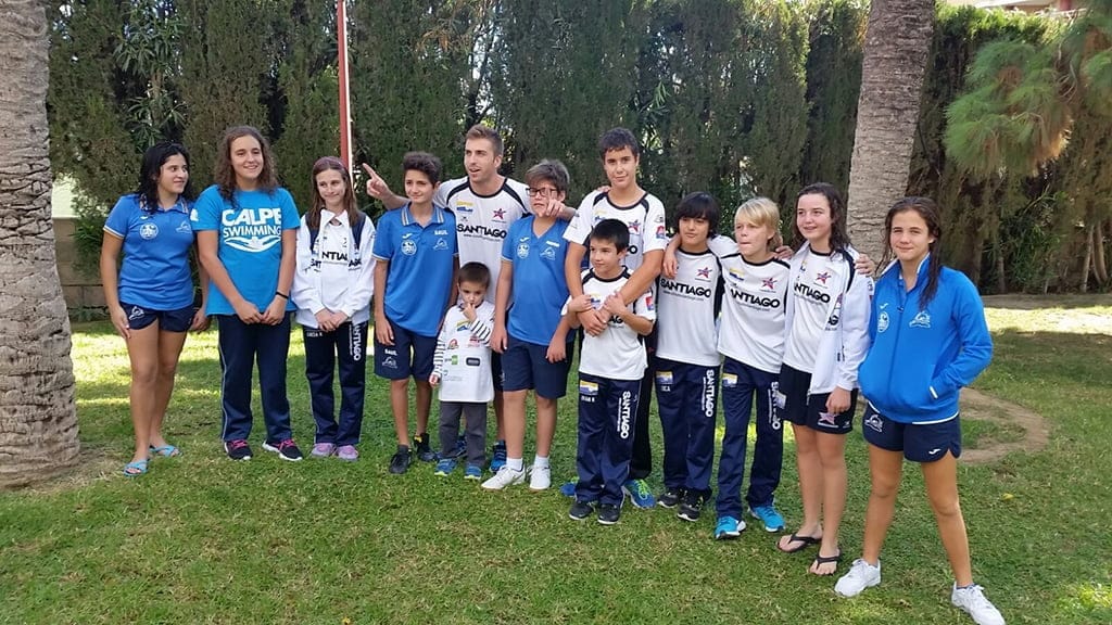 Los nadadores dianenses junto a otros de la comarca