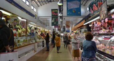 Pasillo central del Mercat Municipal de Dénia