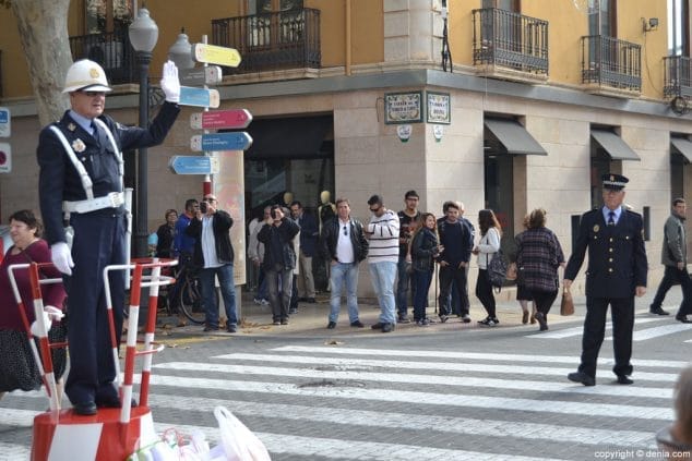 12 Expectación ante la actuación de Torró y Sevillano