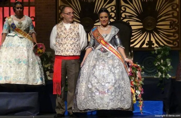 Ruth Negre revivió sensaciones como maxima representante de la falla Les Roques 35 32 Presentación Les Roques Ruth Negre