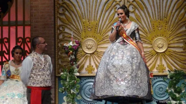 Ruth Negre revivió sensaciones como maxima representante de la falla Les Roques 54 51 Presentación Les Roques Ruth Negre