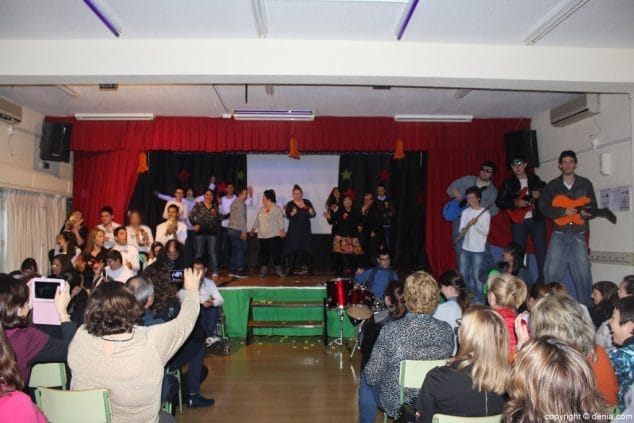 Un entrañable espectáculo dio la bienvenida a la Navidad en el colegio Raquel Payà 10 Actuaciones navideñas en el Raquel Payà