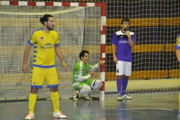 Andoni colocando la barrera