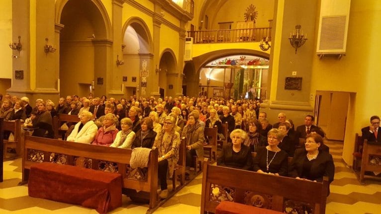 Asistentes al concierto Voces Solidarias