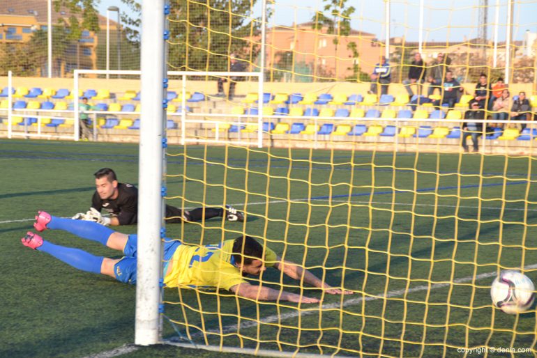Borja marcando el primer gol ante la UD Portuarios