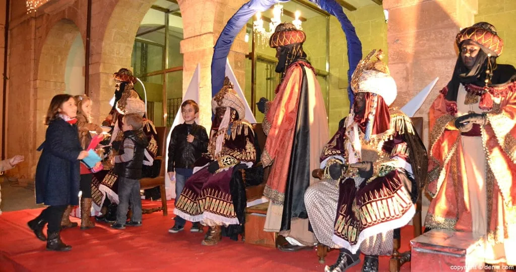 Los carteros reales recogerán esta tarde las cartas de los niños y niñas de Dénia para los Reyes Magos 1 Carteros Reales en Dénia