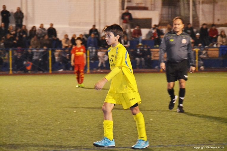 Chaval benjamín del FB Dénia