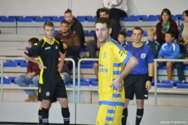 Curro brazos en jarra