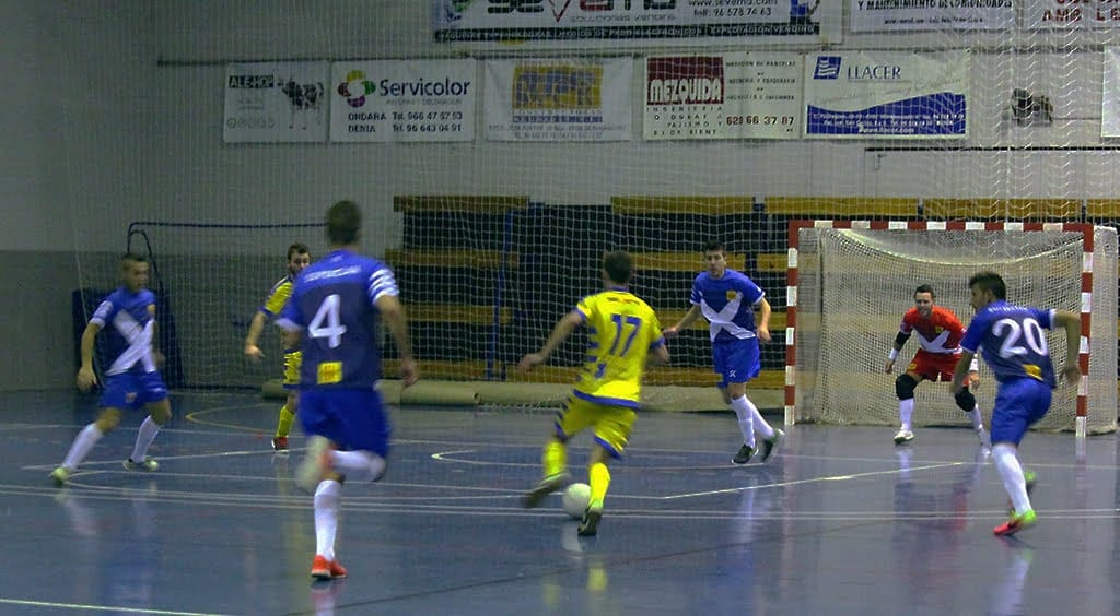 El Dénia Fútsal despidió el año ganando el derbi provincial el Xaloc Alacant (8-4) 2 Curro buscando la portería rival