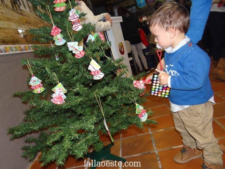 Decoración del árbol de la falla Oeste