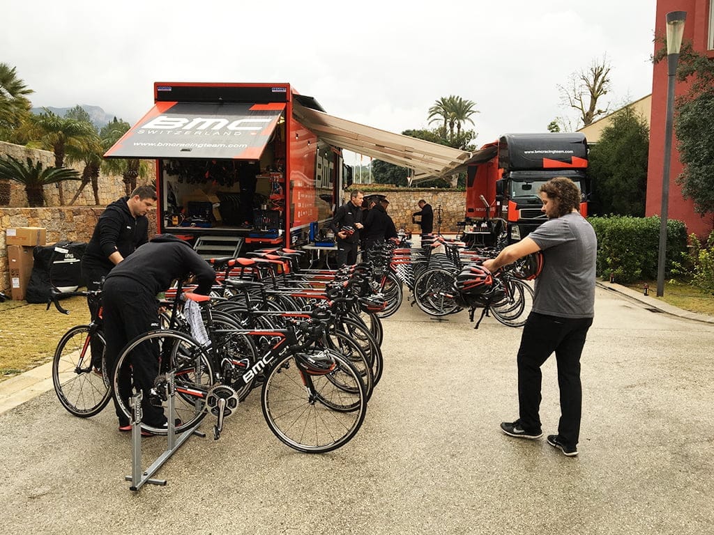 Equipo BMC Racing en las instalaciones de La Sella
