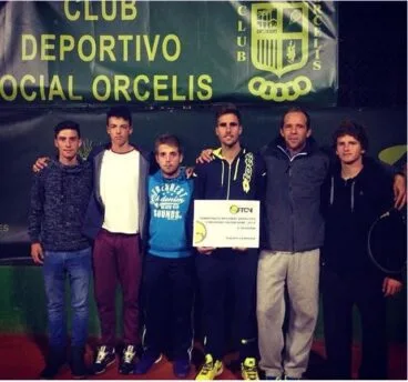 Equipo del CT Dénia campeón de 2ª División