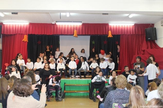 Un entrañable espectáculo dio la bienvenida a la Navidad en el colegio Raquel Payà 6 Festival navideño en el colegio Raquel Payà