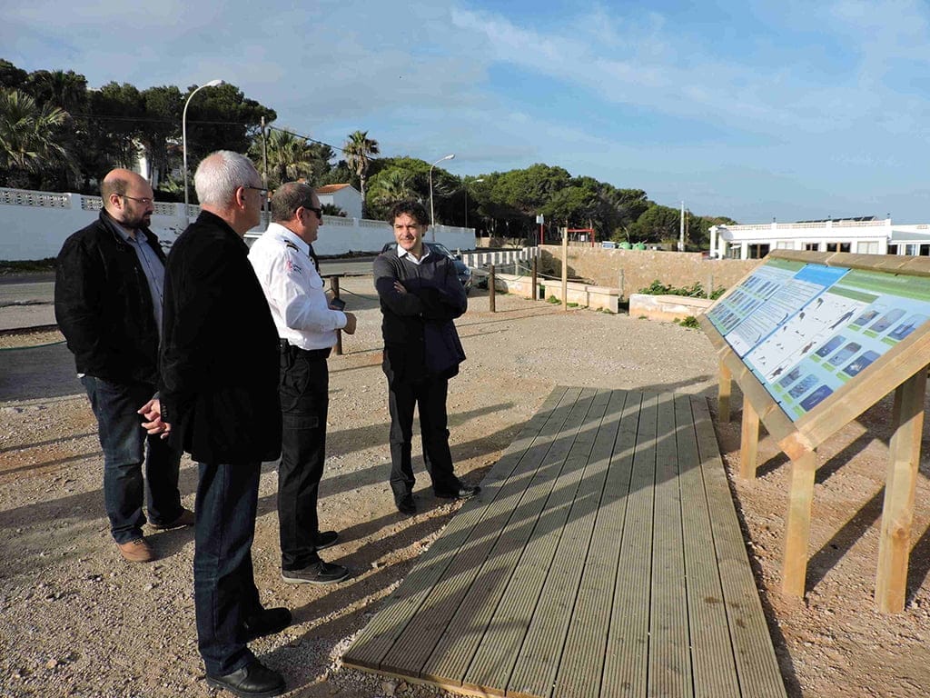 Francesc Colomer de visita al observatorio de cetáceos