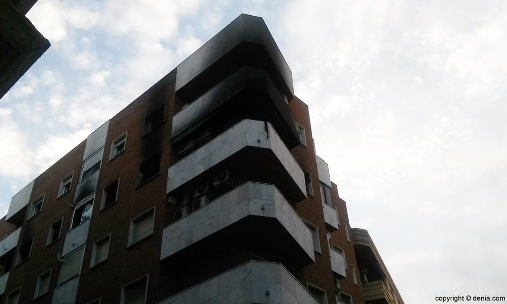Incendio en la calle Teulada de Dénia