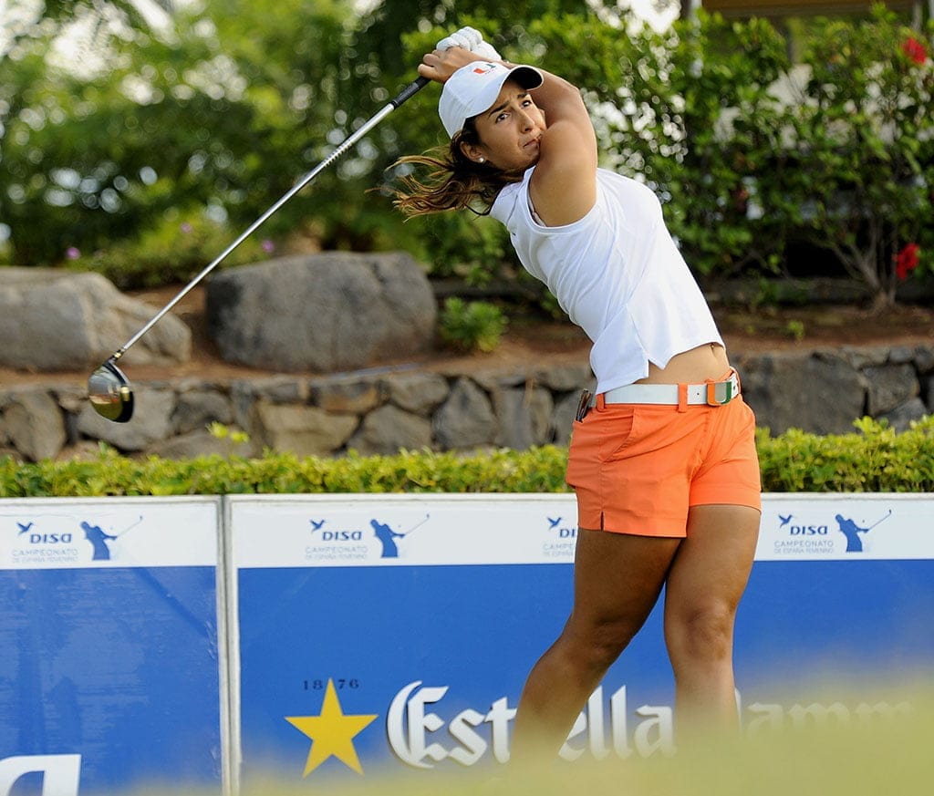 Leticia Ras Anderica dando un golpe