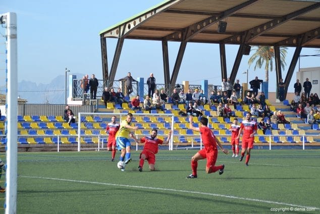 Paco rematando a puerta