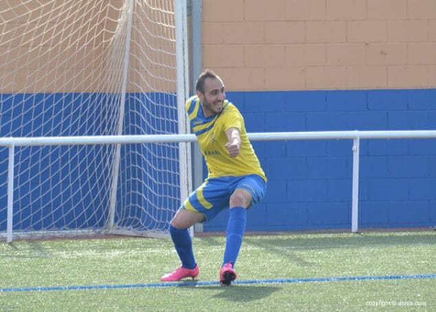 Panucci celebrando el primer gol