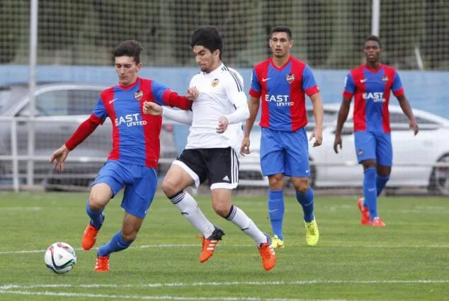 Pepelu en un partido frente al Valencia B
