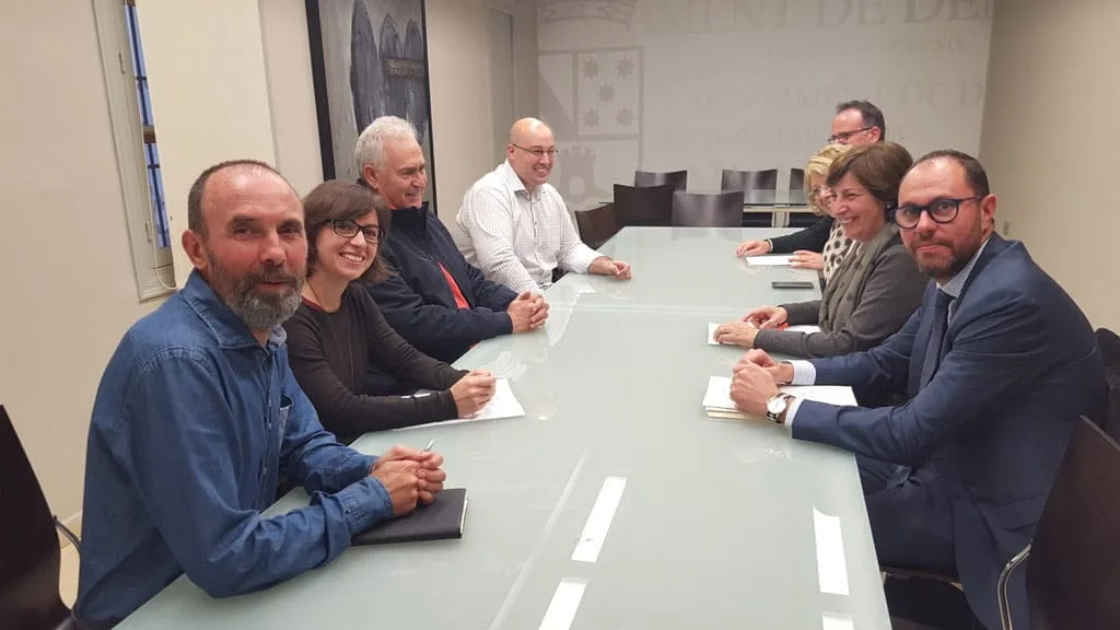 Los grupos del ayuntamiento ya conocen al coordinador del Plan General, José María Chofre 1 Reunión de Chofre con los grupos políticos