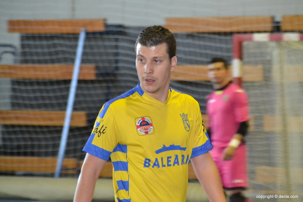 Robert Portillo jugador del Dénia Futsal ante el CD Torrejón FS