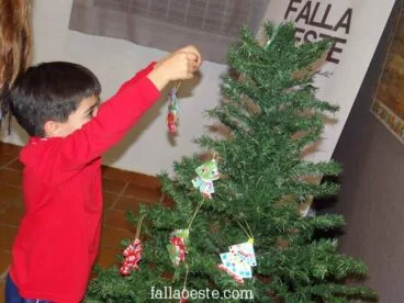 Taller de manualidades navideñas en el Oeste