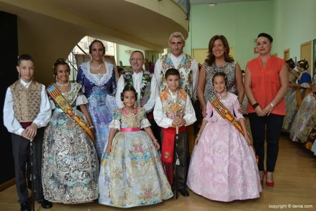 Falla Les Roques: historia, ubicación, primeros monumentos y cargos 55 02 Presentación infantil Les Roques 2015 Gabriela Baessa y Adrián Cucarella
