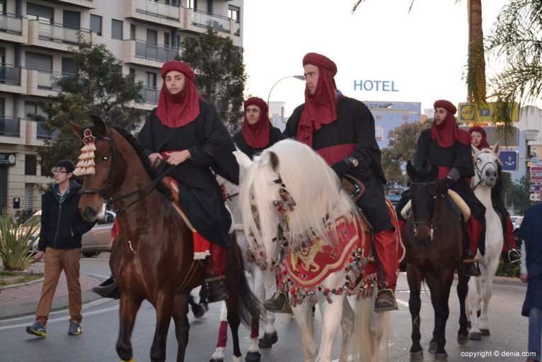 Cabalgata Reyes Magos 2015 - llegada de los Reyes a camello