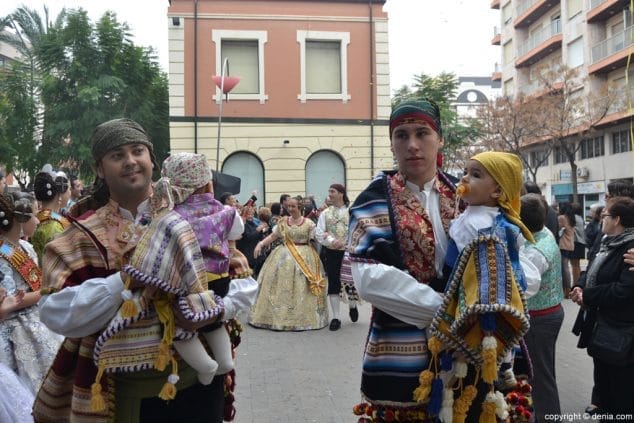 Las leyendas dianenses proclaman a Lluna Giménez como fallera mayor infantil de Campaments 8 07 Presentación infantil Campaments 2016 Llegada de la comisión