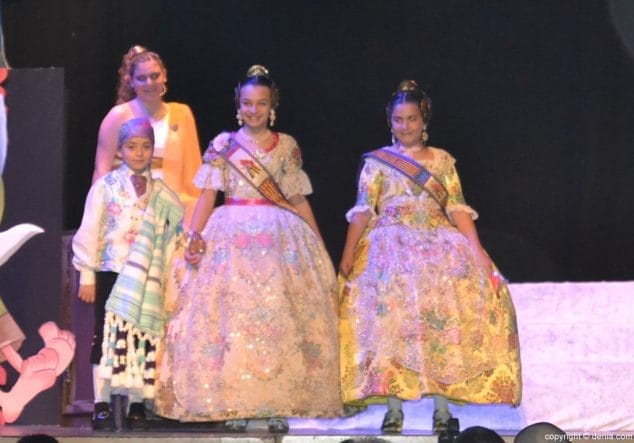Las leyendas dianenses proclaman a Lluna Giménez como fallera mayor infantil de Campaments 20 19 Presentación infantil Campaments 2016 Comisión infantil