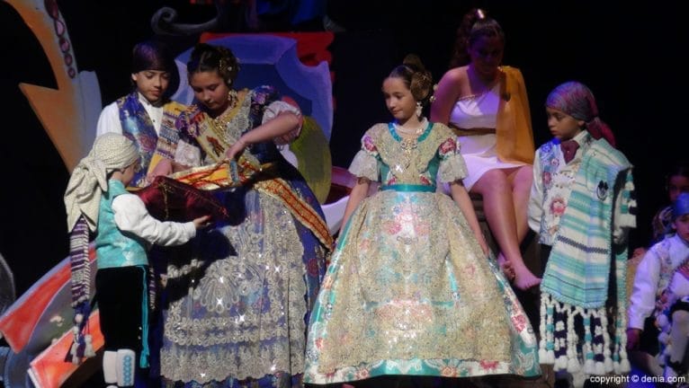 Presentación infantil Campaments 2016 - Imposición de banda