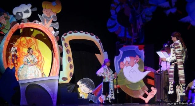 Las leyendas dianenses proclaman a Lluna Giménez como fallera mayor infantil de Campaments 36 34B Presentación infantil Campaments 2016 Borja Jiménez exalta a su hija