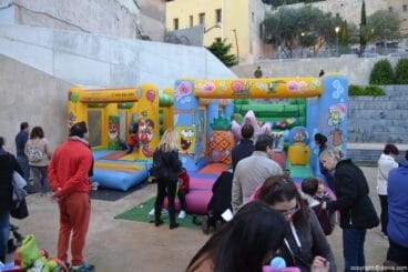 Visita de los Carteros Reales Dénia – Hinchables en la plaza del Consell