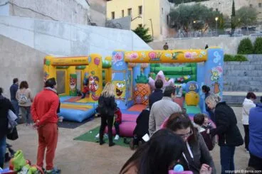 Visita de los Carteros Reales Dénia – Hinchables en la plaza del Consell