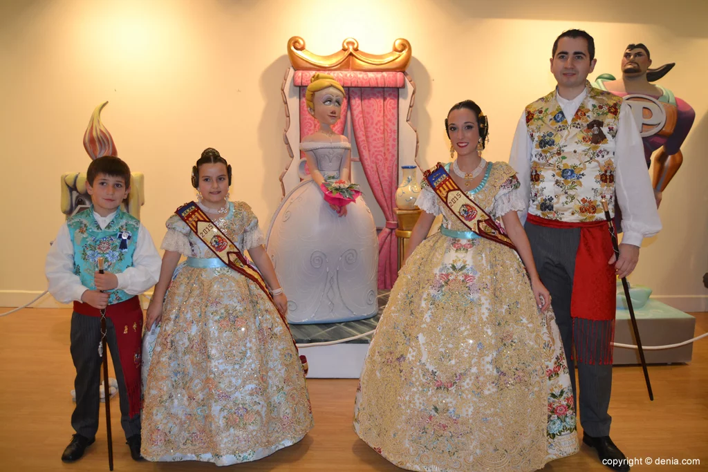 Inauguración exposición del Ninot 2015 – Los cargos de la falla Oeste con su ninot