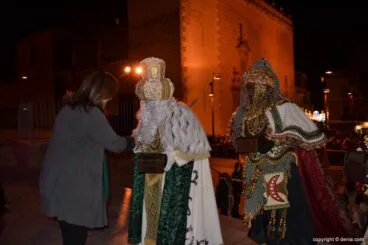 Cabalgata Reyes Magos 2015 – Los Reyes con la alcaldesa